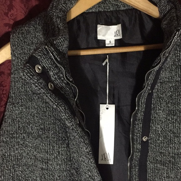 Ara Vest - Picture 7 of 8